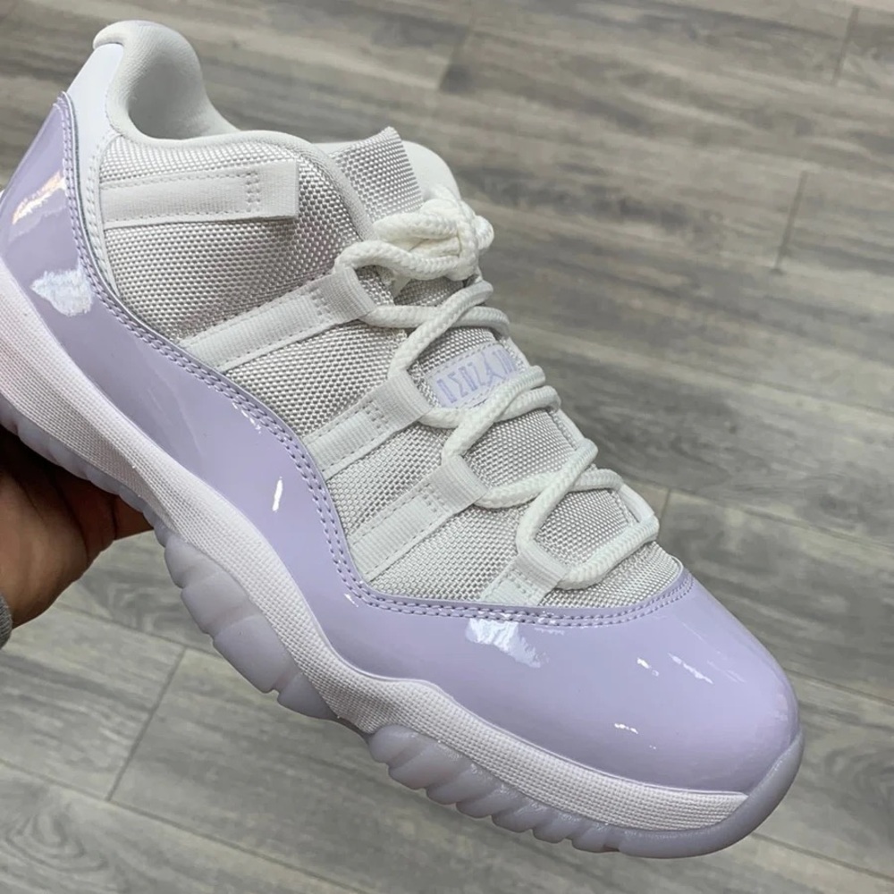 Sz 9.5 womens Jordan retro 11 lows Nwb